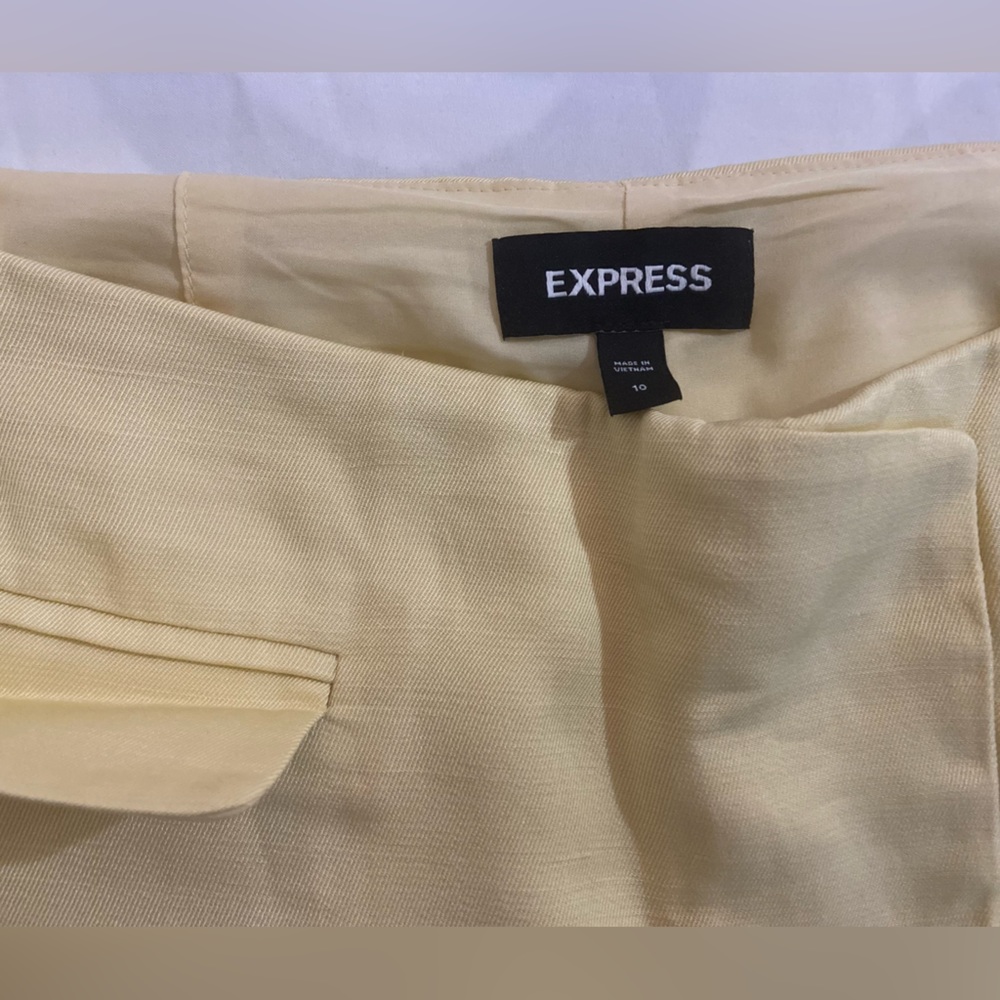 Super High Waisted Linen-Blend
Wrap Skort
Color: Pale Yellow Size:10